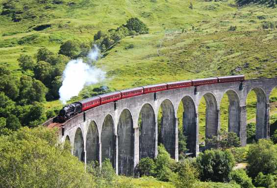 GlenFinnan-train-Harry-Potter-Potovanje-po-škotski-in-Irski.