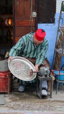 mojster na trznici v Chefchaouen