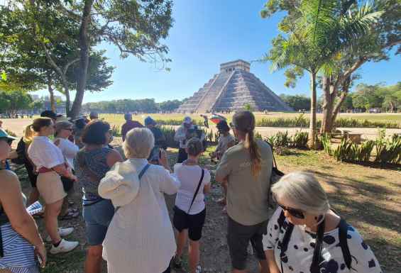 Chichen Itza Mehika s Condor Travel agencijo
