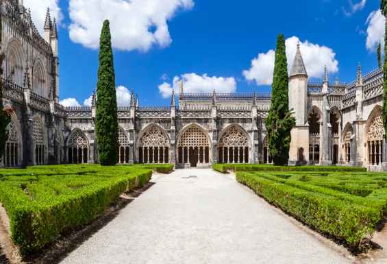 Monastery-of-Batalha-potovanje-Portugalska-in-Madeira