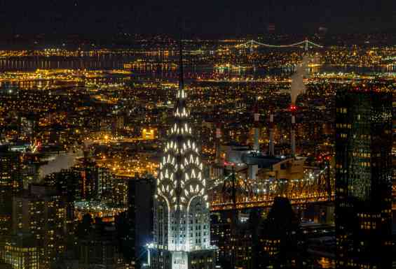 New York ponoci Crystlers building