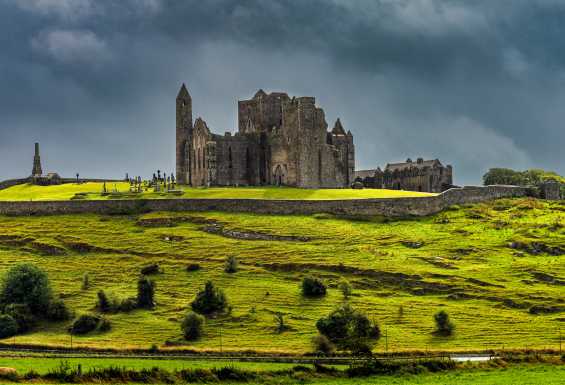 Rock-of-Cashel-Irska-4-dnevno-potovanje-za-male-skupine