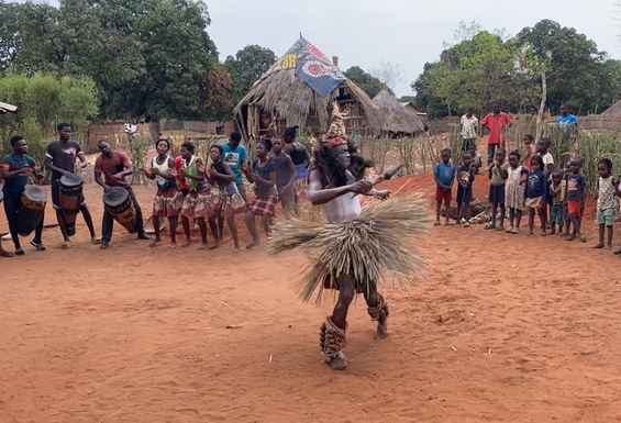 Lokalna vas viktorijini slapovi Zambija potovanje Condor Travel