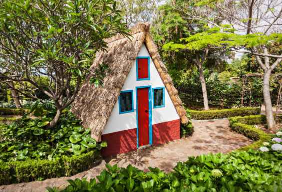 hiške-Santana-Madeira-potovanje-Portugalska-in-Madeira