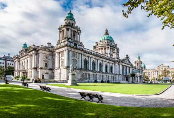 mestna-hiša-Belfast-Irska-in-škotska-Potovanje