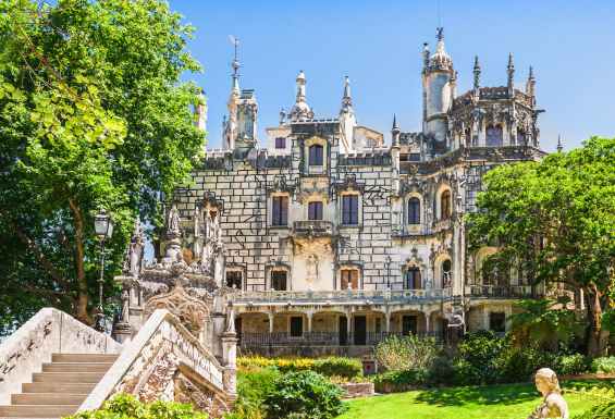 palača-Regaleira-potovanje-Portugalska-in-Madeira