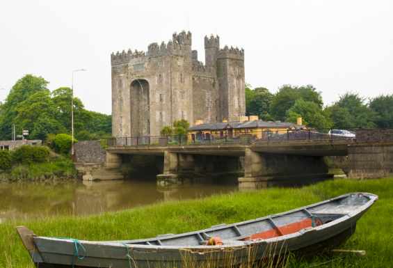 trdnjava-Bunratty-Castle-Irska-in-Škotska-potovanje